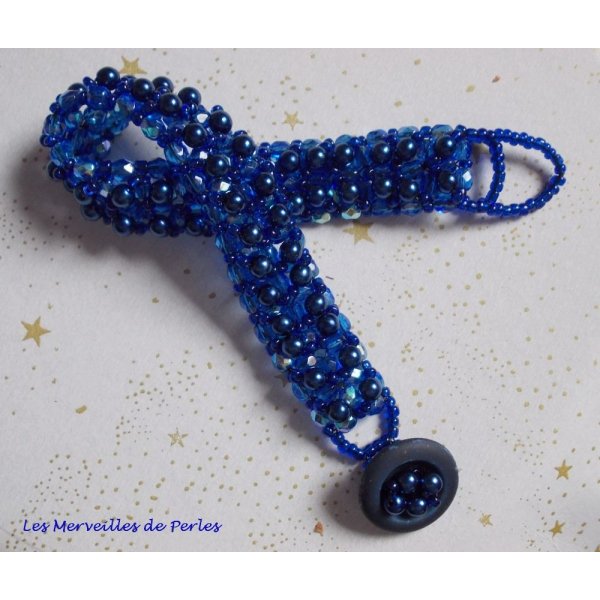 Bracelet Bleu Nuit avec des perles nacr&eacute;es en verre et des facettes