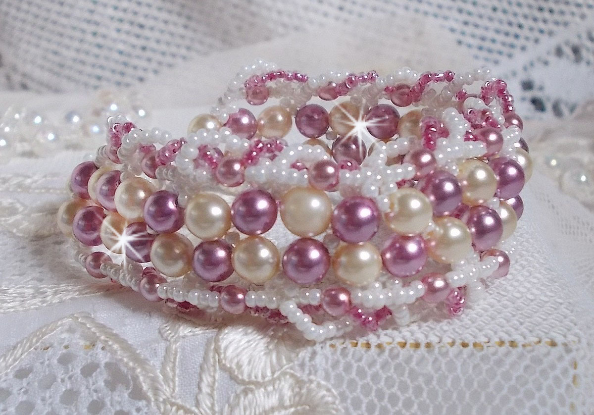 Bracelet Détente Avec des perles nacrées en cristal de Swarovski
