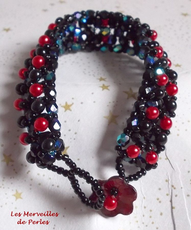 Bracelet en perles Velours Noir et Rouge avec des facettes et des perles nacrées en verre