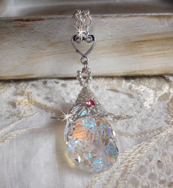 Collier Fleur d'Argent avec un merveilleux pendentif en cristal de Swarovski, un intercalaire c&oelig;ur argent&eacute; avec une cha&icirc;ne, des anneaux, un fermoir et une cha&icirc;nette d'extension en Argent 925/1000