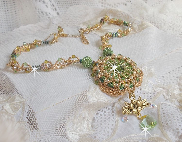 Collier Garden Party brodé avec cabochon rectangulaire vintage des années 1960, chatons, rondes plasticines et perles Cristal Swarovski