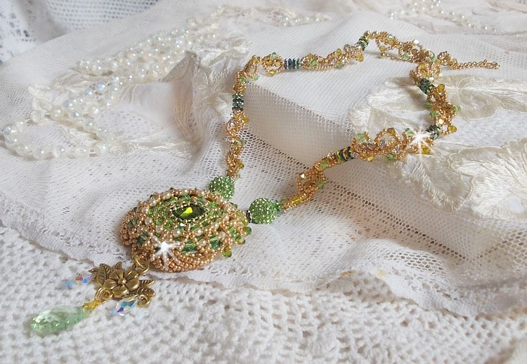 Collier Garden Party brodé avec cabochon rectangulaire vintage des années 1960, chatons, rondes plasticines et perles Cristal Swarovski