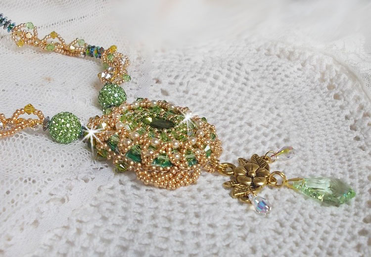 Collier Garden Party brodé avec cabochon rectangulaire vintage des années 1960, chatons, rondes plasticines et perles Cristal Swarovski