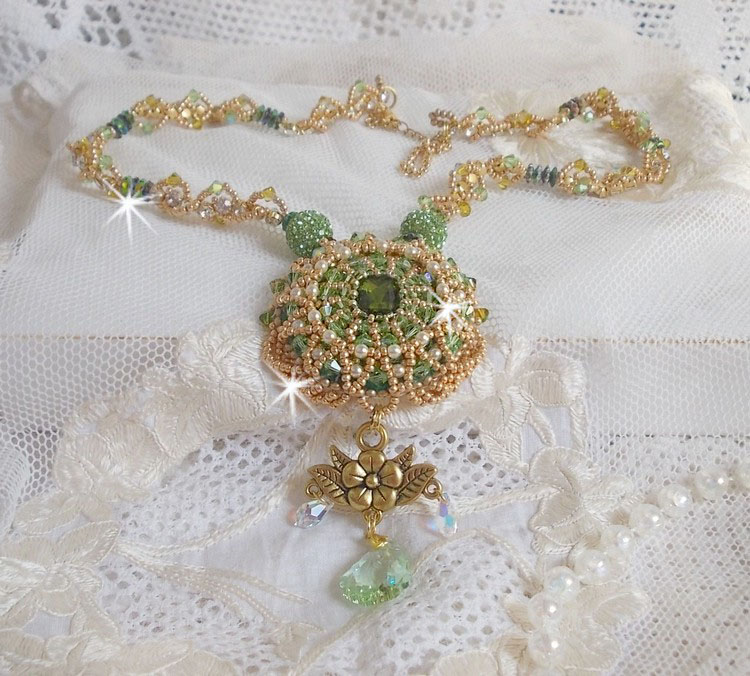 Collier Garden Party brodé avec cabochon rectangulaire vintage des années 1960, chatons, rondes plasticines et perles Cristal Swarovski