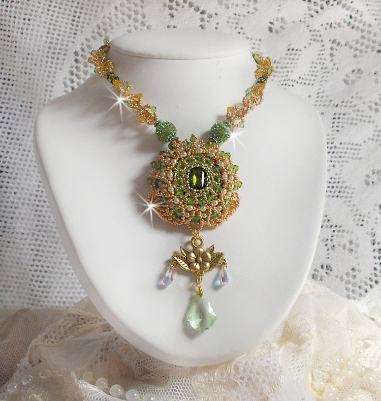 Collier Garden Party brodé avec cabochon rectangulaire vintage des années 1960, chatons, rondes plasticines et perles Cristal Swarovski