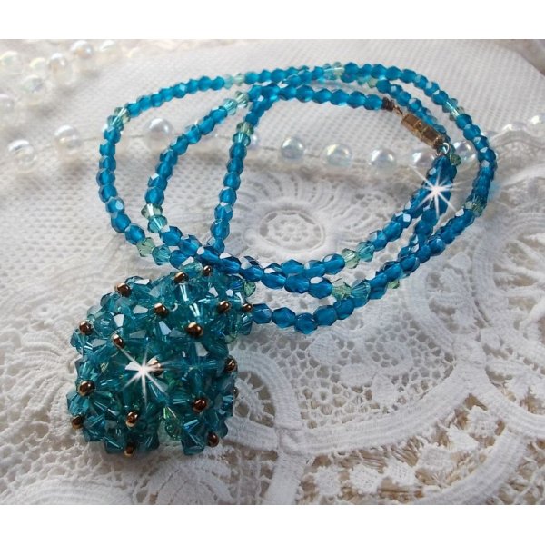 Pendentif Emeraude avec des toupies en cristal de Swarovski et des facettes