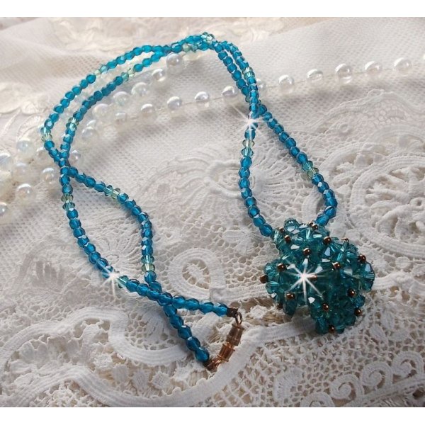 Pendentif Emeraude avec des toupies en cristal de Swarovski et des facettes