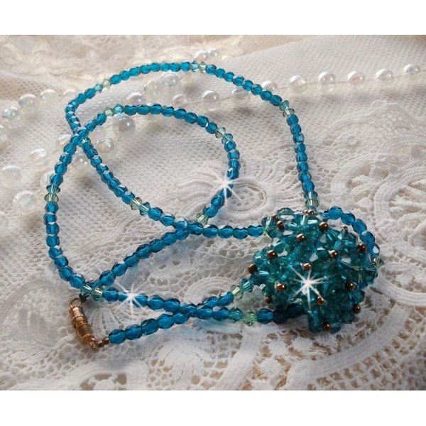 Pendentif Emeraude avec des toupies en cristal de Swarovski et des facettes