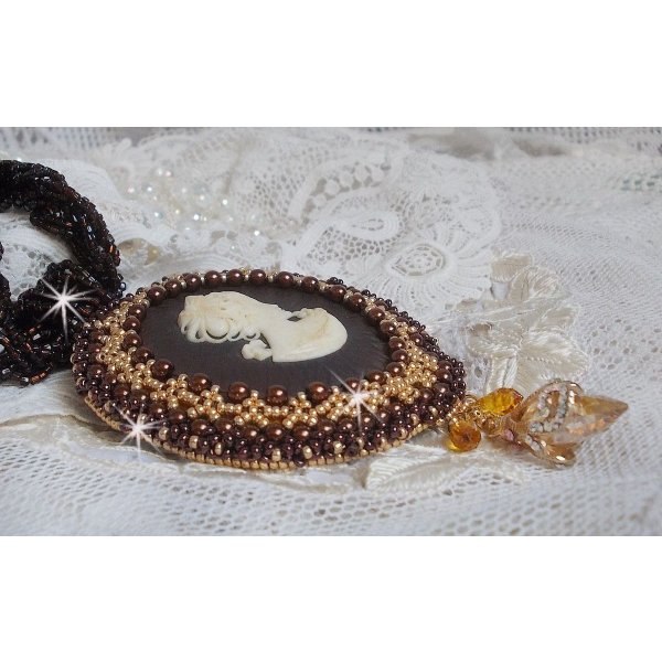 Collier pendentif Souvenir Eternel crée avec des perles de qualité