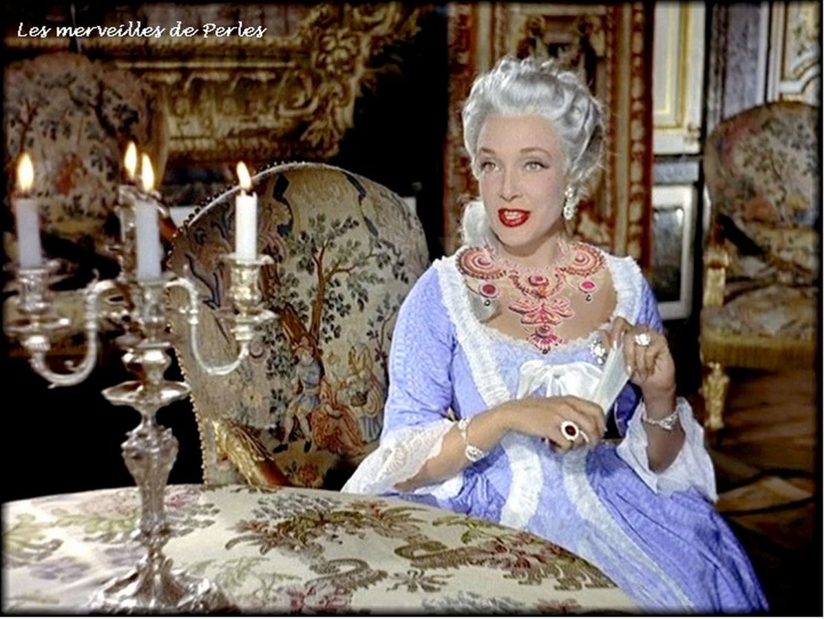 Collier plastron Madame de Pompadour, le plaisir des yeux brodé avec des perles de qualité façon Haute-Couture