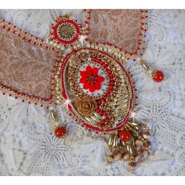 Plastron Renaissance brod&eacute; de rocailles Or et Rouge