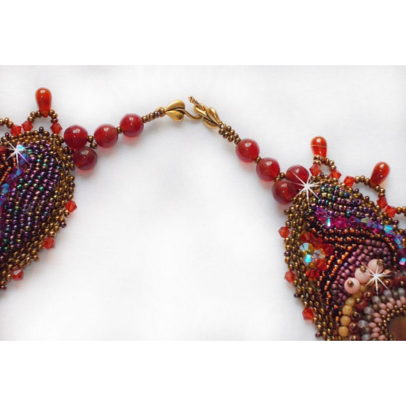 Collier Plastron Topaz Haute-Couture avec des pierres semi-précieuses et différentes perles