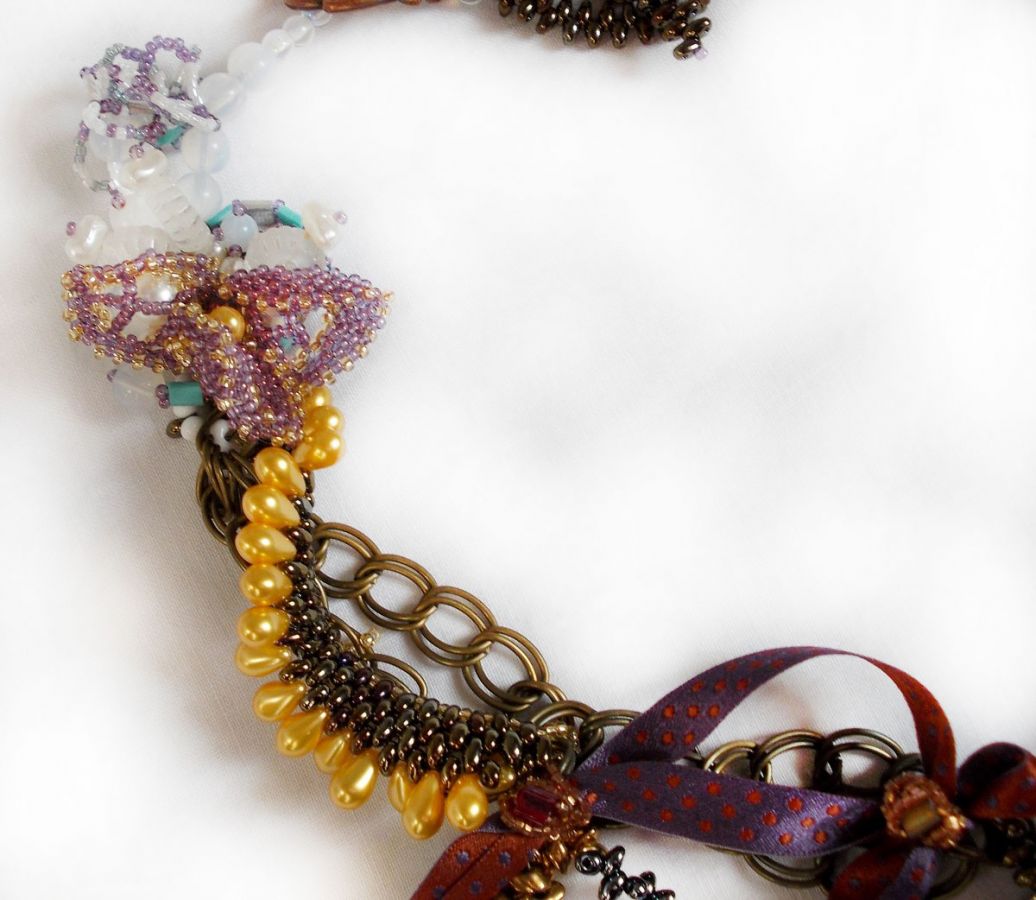 Collier Printemps Coloré avec des cristaux de Swarovski, et des perles diverses
