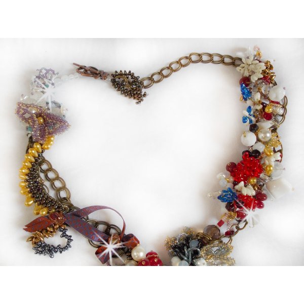 Collier Printemps Color&eacute; avec des cristaux de Swarovski, et des perles diverses