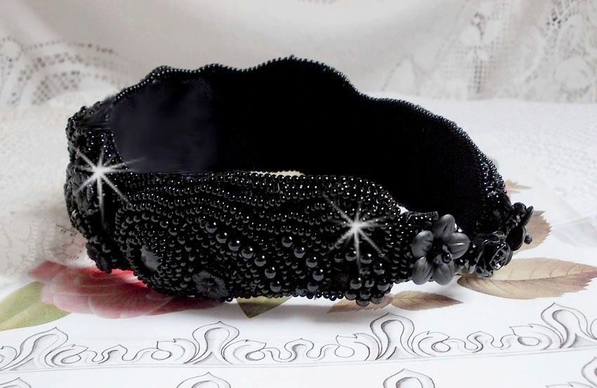 Collier Ombre Mystic, un ras du Cou avec un onyx noir et des perles de qualité