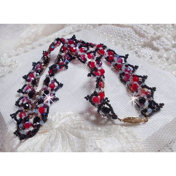 Collier Ruby and Black avec des facettes et des toupies en cristal de Swarovski