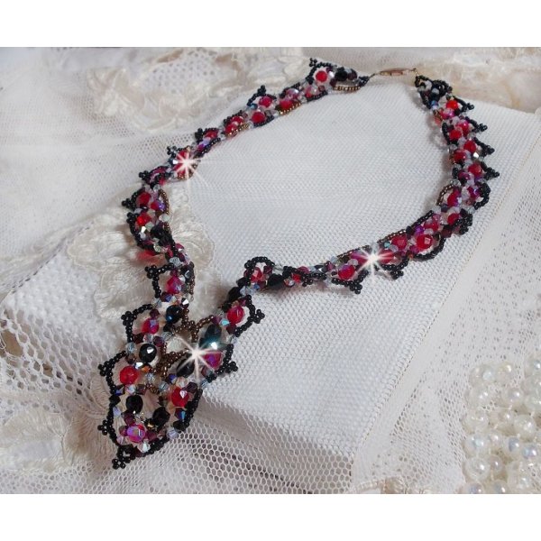 Collier Ruby and Black avec des facettes et des toupies en cristal de Swarovski