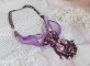 Collier Violine avec cabochons résines, rubans organza, rondes nacrées, rocailles en verre et perles Cristal Swarovski
