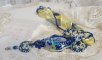 Pendentif Blue Palace Haute-Couture brodé avec cabochon résine, argent 925, rubans, rocailles et perles Cristal Swarovski