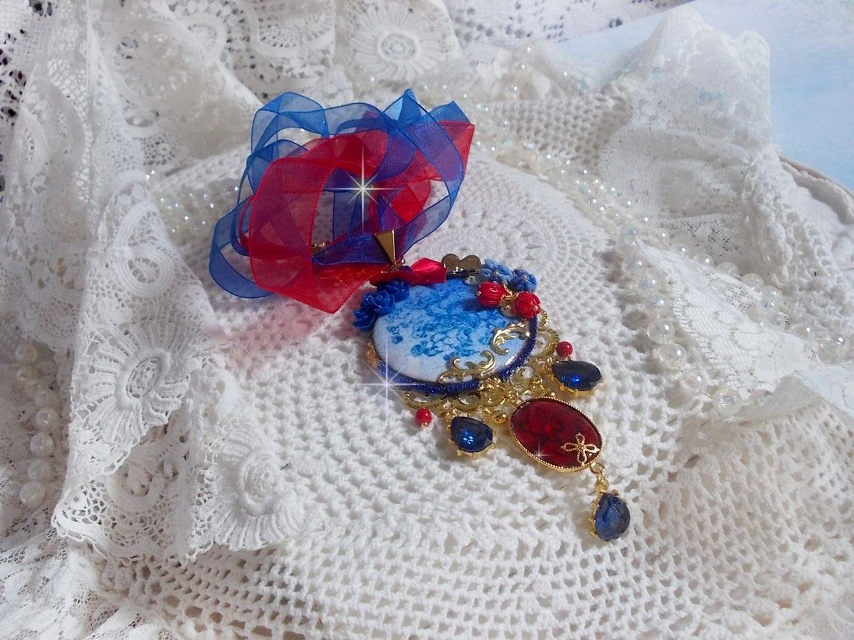 Pendentif Flamenca, cabochon émaillé de fleurs Bleues, roses résines, nacre abalone et jade Rouges, poires Zirconium et cristaux Bleu-Marine, breloques, pendentif résine époxy, un style Flamenco
