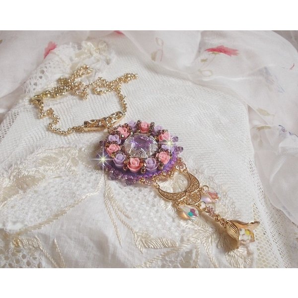  Pendentif Glace Purple brod&eacute; avec perles verre de boh&egrave;me, rocailles Miyuki japonaises, accessoires en laiton perles Cristal Swarovski