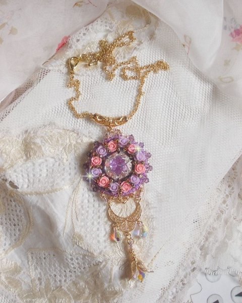  Pendentif Glace Purple brod&eacute; avec perles verre de boh&egrave;me, rocailles Miyuki japonaises, accessoires en laiton perles Cristal Swarovski