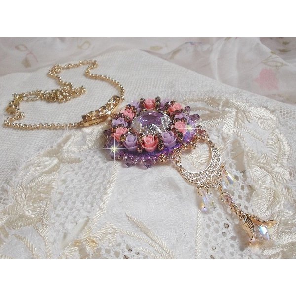  Pendentif Glace Purple brod&eacute; avec perles verre de boh&egrave;me, rocailles Miyuki japonaises, accessoires en laiton perles Cristal Swarovski