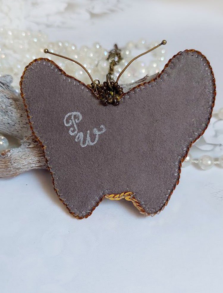 Pendentif Papillon Sauvage Ombré brodé avec rocailles, sequins, strass et perles Cristal Swarovski