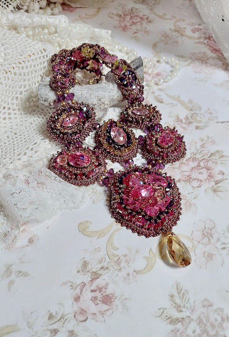 Plastron Crystal Majestic Haute Couture brodé avec des perles cristal Swarovski, perles verre de bohème et rocailles 