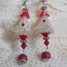 Boucles d'oreilles Tendre Rouge avec des Cristaux de Swarovski, des perles rondes facettées et des crochets d'oreille en argent 925/1000