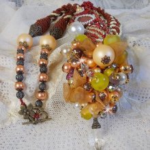 Collier Caresse de Perles brodé de perles diverses 