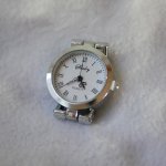 Cadran montre argenté fond blanc chiffres romains