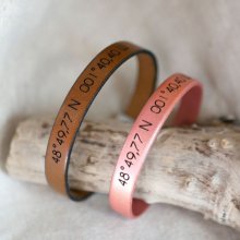 Cadeau gavré pour couple : 2 bracelet cuir personnalisés par gravure 