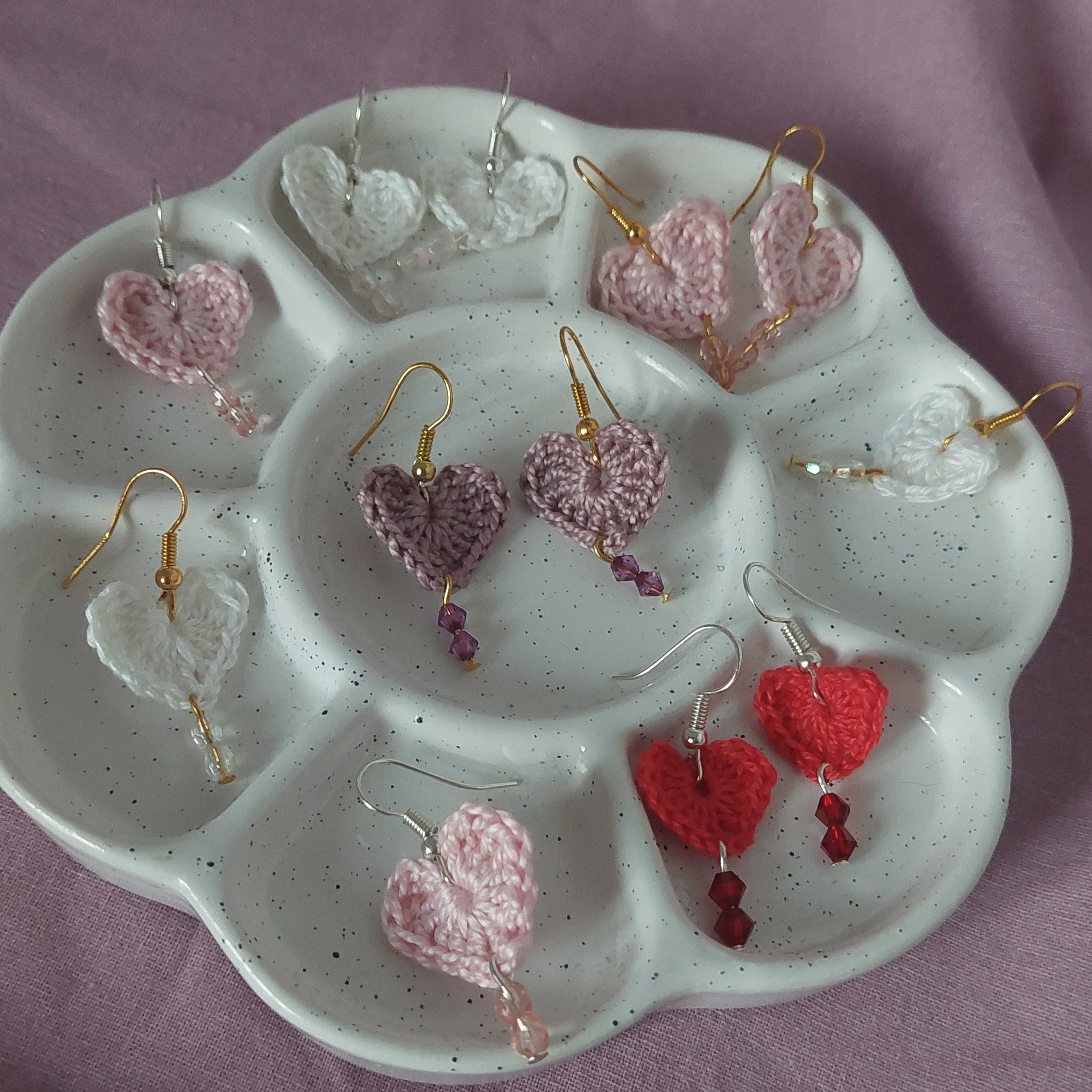 Boucles d'oreilles au crochet c&oelig;ur simple et perles