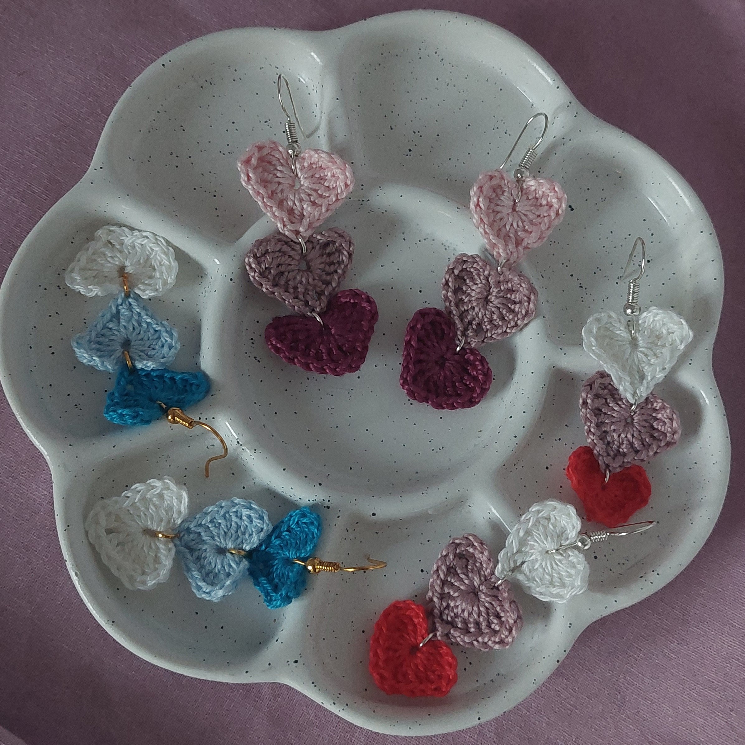 Boucles d'oreilles au crochet c&oelig;urs triple