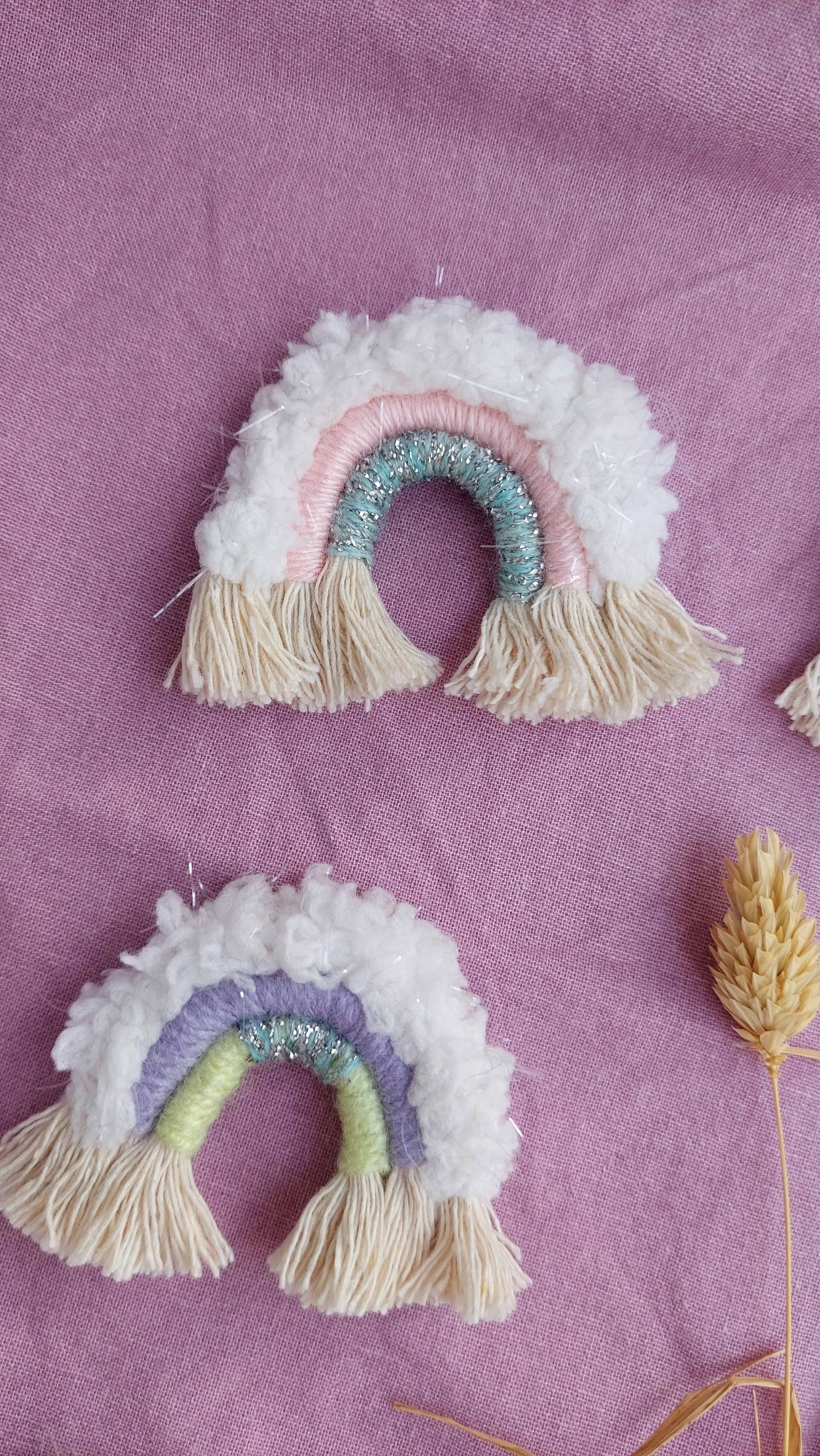 Broche Macram&eacute; Arc-en-ciel