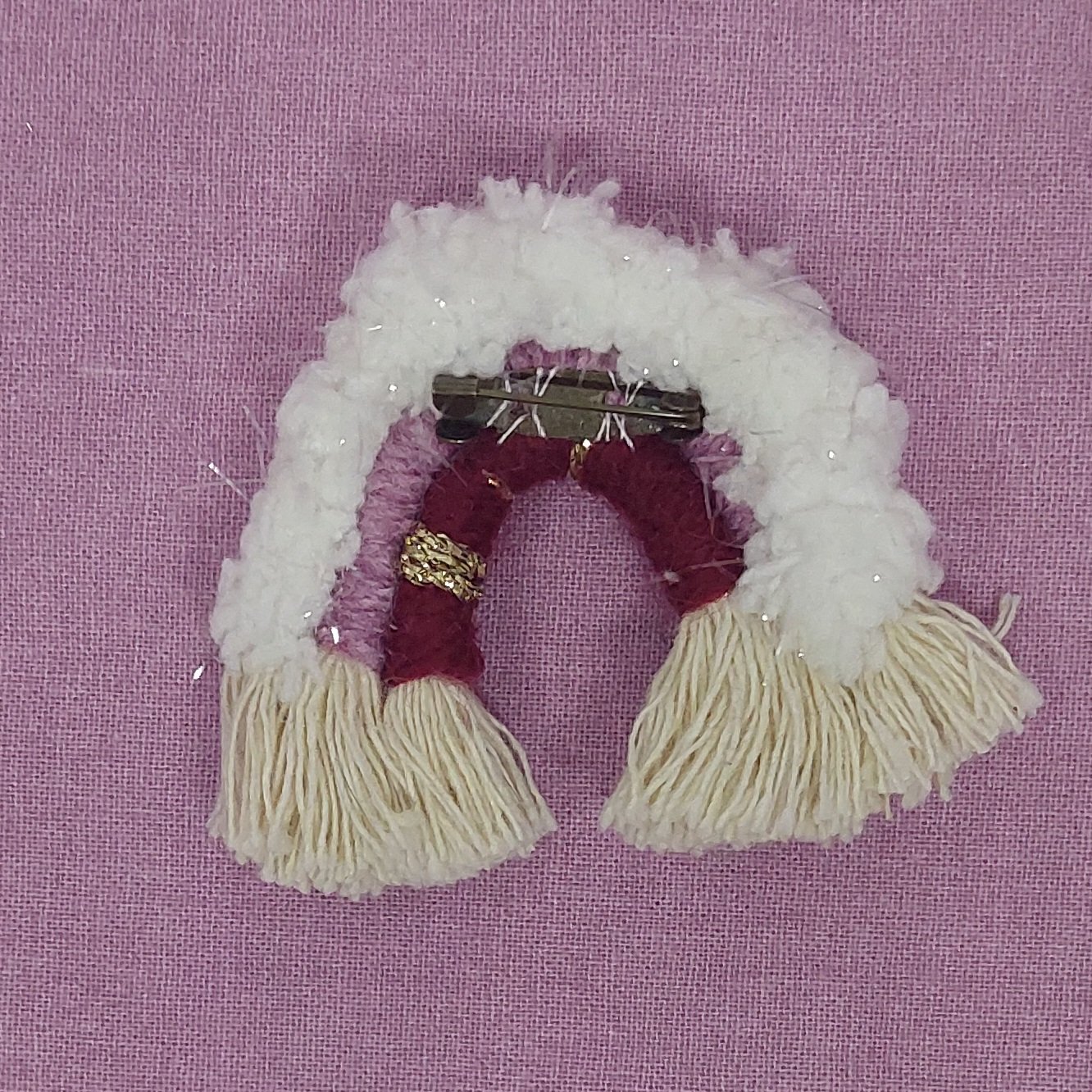 Broche Macram&eacute; Arc-en-ciel