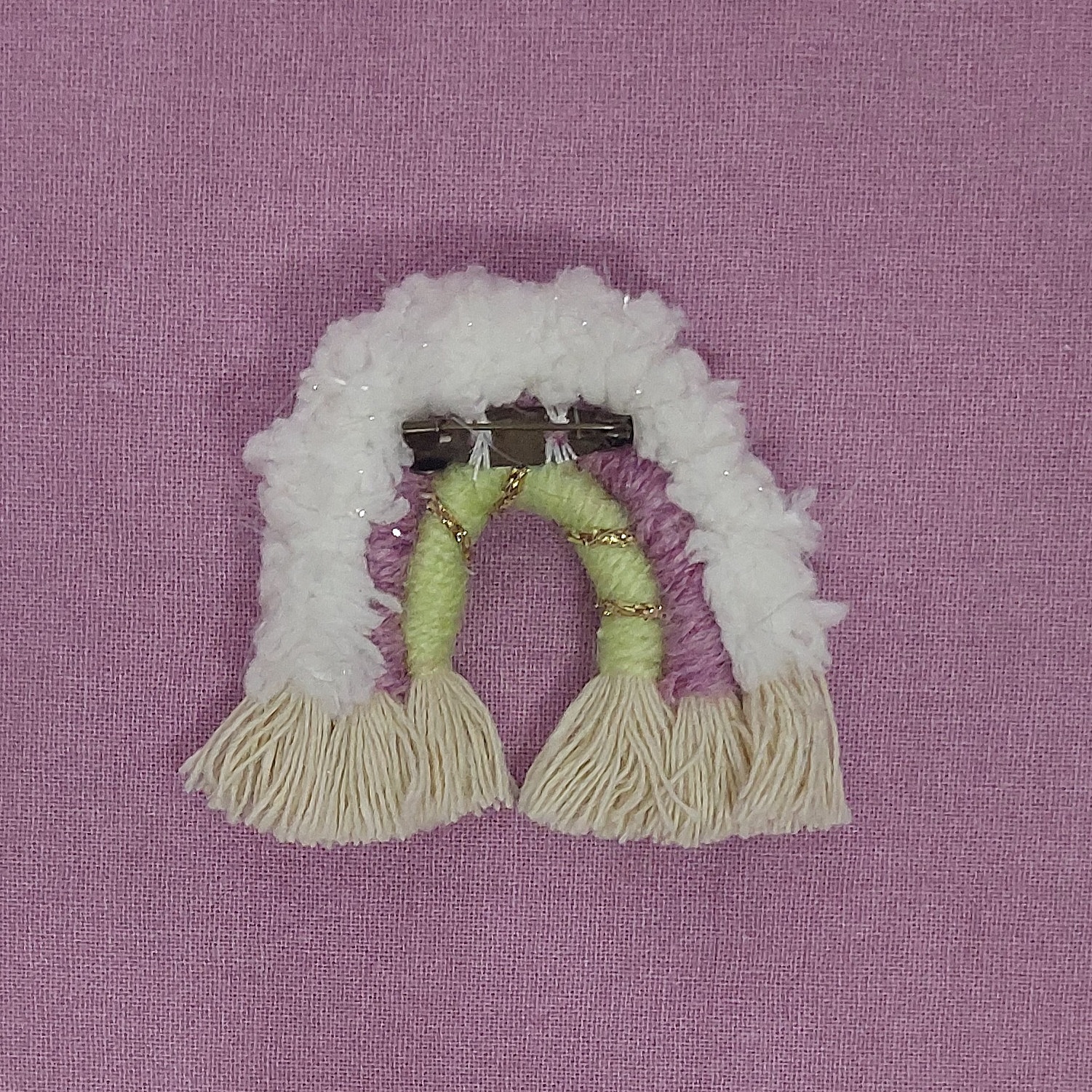 Broche Macram&eacute; Arc-en-ciel