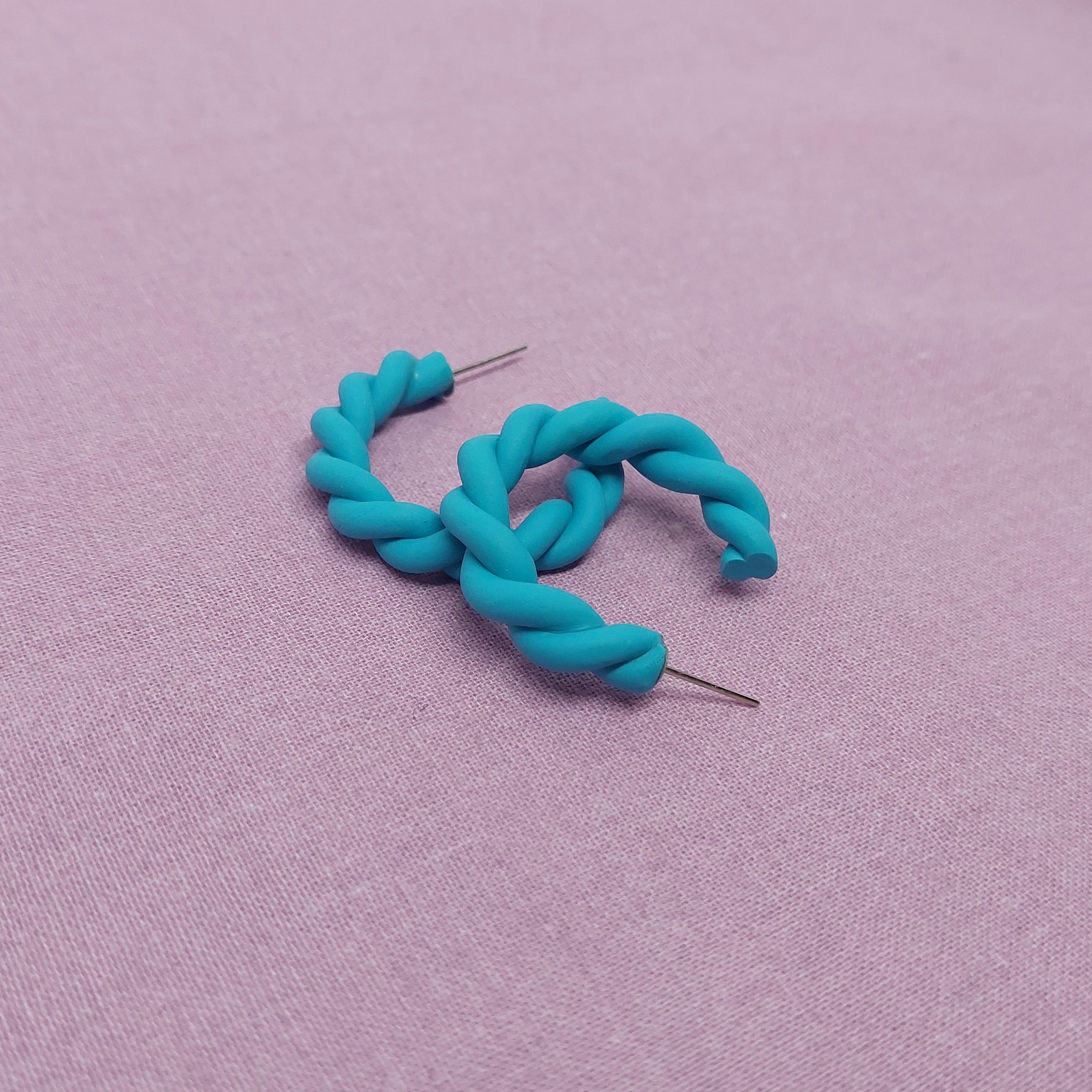 Cr&eacute;oles &agrave; torsades bleu turquoise