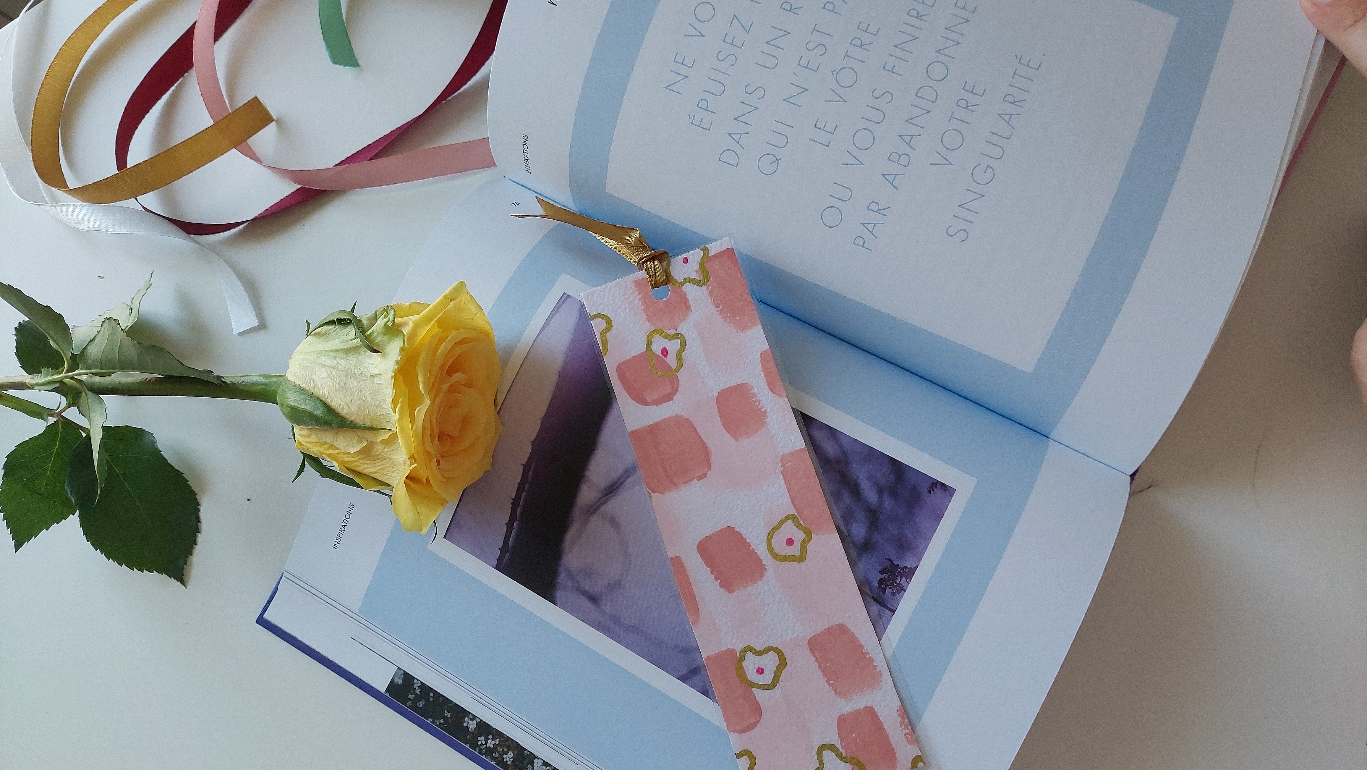 Marque-page ruban motifs coeurs