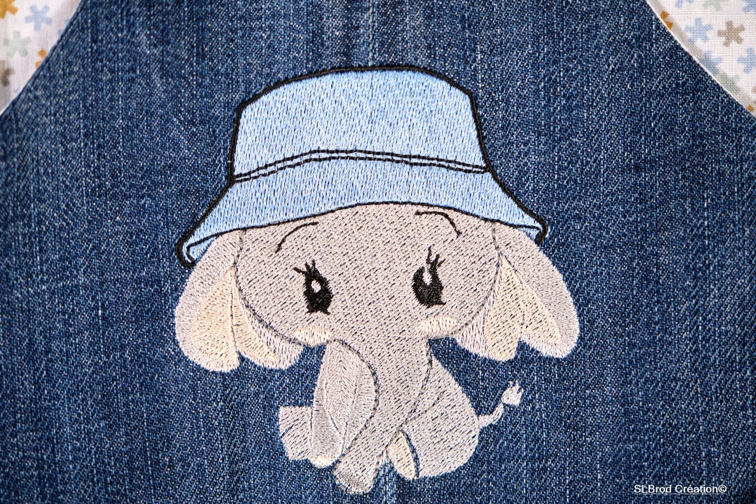 Sac à dos enfant brodé éléphant au chapeau bleu personnalisable