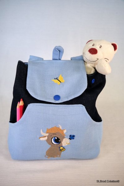 Sac à dos enfant brodé taureau bleu ciel personnalisable