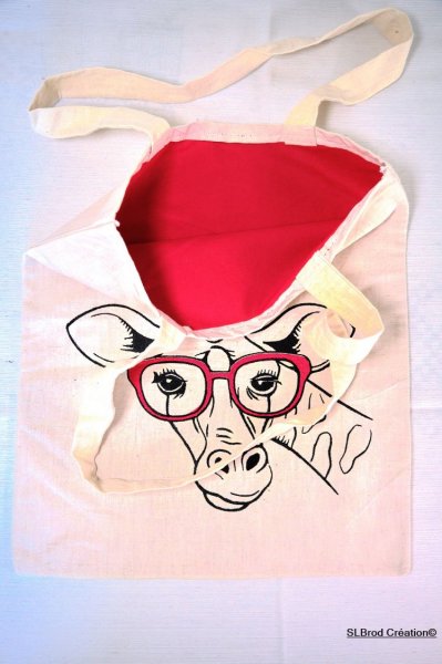 Tote Bag brodé girafe lunettes rouges personnalisable